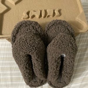 Skims Slippers brand new.